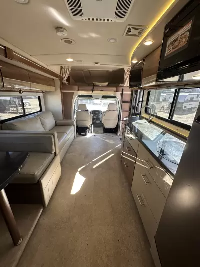 Used 2015 Winnebago View 24M — photo 9