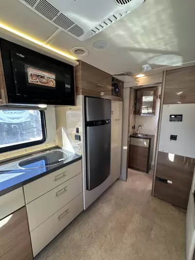 Used 2015 Winnebago View 24M — photo 11