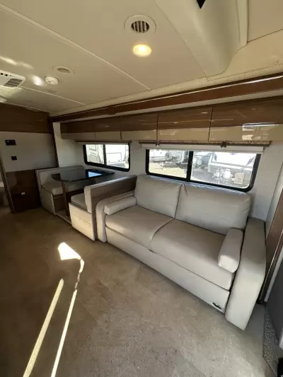 Used 2015 Winnebago View 24M — photo 13