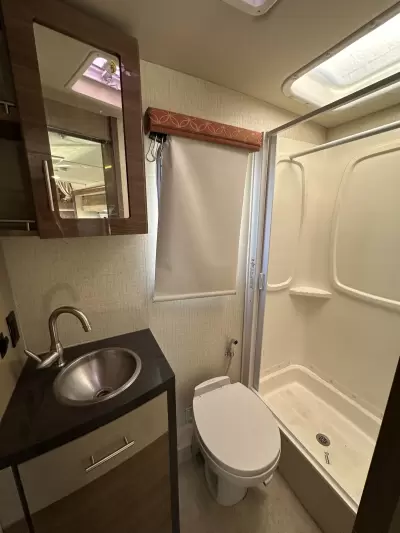 Used 2015 Winnebago View 24M — photo 14