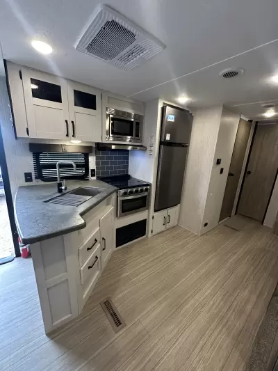 New 2022 Palomino Puma XLE Lite 30DBSC — photo 15