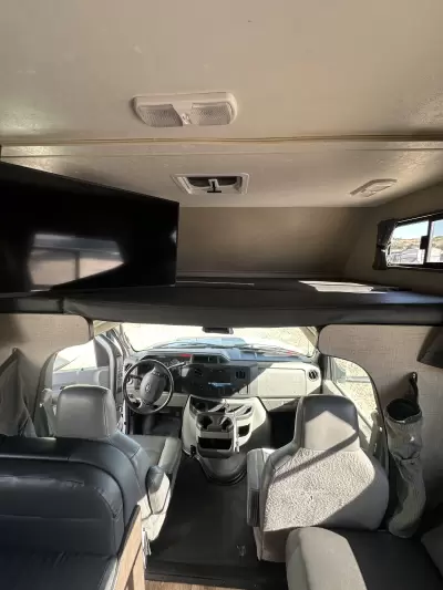 New 2019 Thor Motor Coach Majestic 28A — photo 2