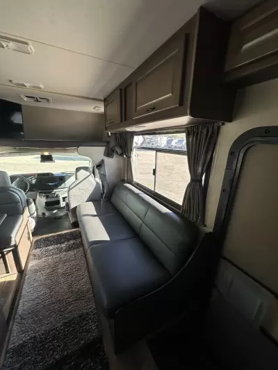 New 2019 Thor Motor Coach Majestic 28A — photo 11